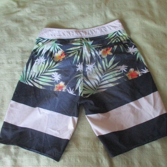 VANS BOARD SHORTS HAWAIIAN Design Sz 30 Zippered Back Pocket - Picture 4 of 5